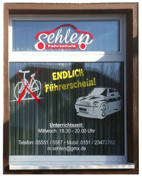 fahrschule sehlen fahrzeuge schaufenster drüber 500